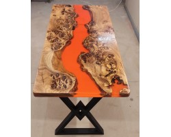 Ораньжевый стол река из эпоксидной смолы