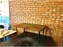 Журнальный эпоксидный стол река из слэбов -foto3