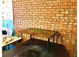 Журнальный эпоксидный стол река из слэбов -foto3